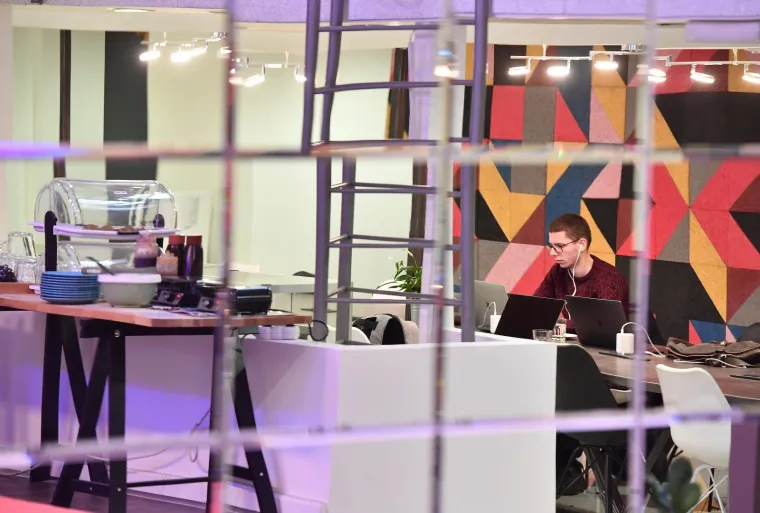 U Beogradu se otvorio Share Square, prvi Anti-cafe, odnosno samoposlužni kafić u kojem će vam umjesto kava, sokova, čaja i grickalica naplatiti provedeno vrijeme.