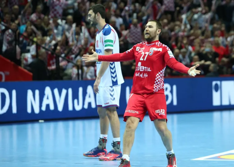 VELIKA FOTOGALERIJA S OKR&Scaron;AJA HRVATSKE I SRBIJE: Spaladium Arena gorjela, ali jedna je scena postala razlog za brigu