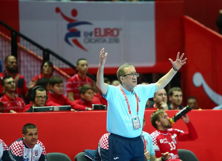 VELIKA FOTOGALERIJA S OKR&Scaron;AJA HRVATSKE I SRBIJE: Spaladium Arena gorjela, ali jedna je scena postala razlog za brigu