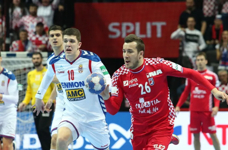 VELIKA FOTOGALERIJA S OKR&Scaron;AJA HRVATSKE I SRBIJE: Spaladium Arena gorjela, ali jedna je scena postala razlog za brigu