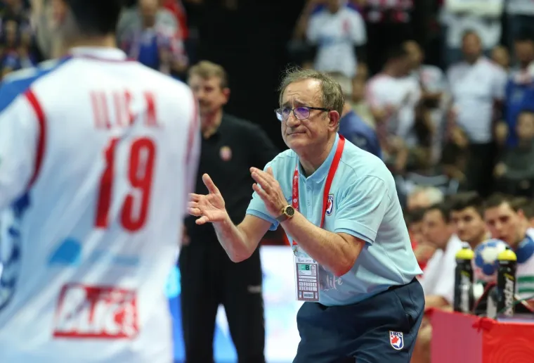 VELIKA FOTOGALERIJA S OKR&Scaron;AJA HRVATSKE I SRBIJE: Spaladium Arena gorjela, ali jedna je scena postala razlog za brigu