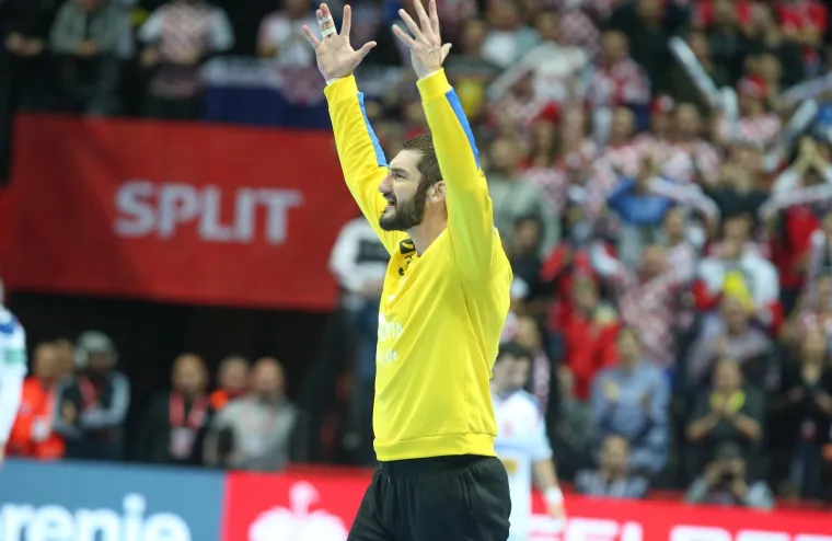 VELIKA FOTOGALERIJA S OKR&Scaron;AJA HRVATSKE I SRBIJE: Spaladium Arena gorjela, ali jedna je scena postala razlog za brigu