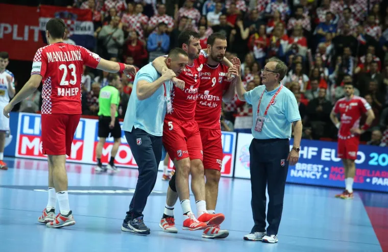 VELIKA FOTOGALERIJA S OKR&Scaron;AJA HRVATSKE I SRBIJE: Spaladium Arena gorjela, ali jedna je scena postala razlog za brigu