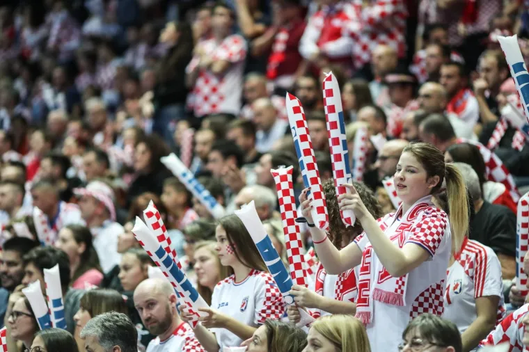 Hrvatski navijači nisu se &scaron;tedjeli tijekom utakmice protiv Srbije.