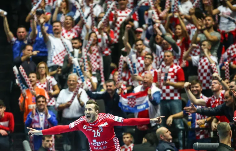 OVAKO SE BODRI HRVATSKA: Navijači pristigli sa svih strana odveli Kauboje do pobjede protiv Srbije