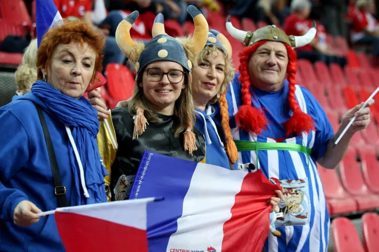 JESU LI ONI KRENULI NA MA&Scaron;KARE ILI RUKOMET? Na tribinama hrvatskih dvorana mnogo je zanimljivih 'likova'