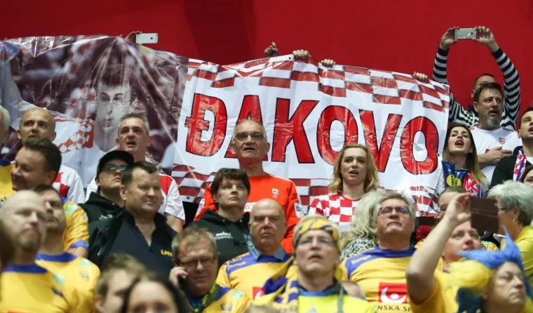 Kakva energija: navijači bodre rukometa&scaron;e u 1. kolu utakmice EP-a Hrvatska - Srbija