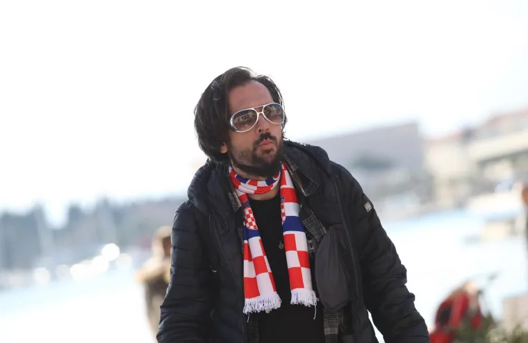 Pokoji sat prije otvaranja Europskog prvenstvo u sredi&scaron;tu Splita je odlična atmosfera. Kroz objektiv su osim hrvatskih navijača ulovljeni &Scaron;veđani i Islanđani. Uoči dvoboja njihovih reprezentacija, rukometni zaljubljenici sa sjevera Europe opustili su se na Rivi.