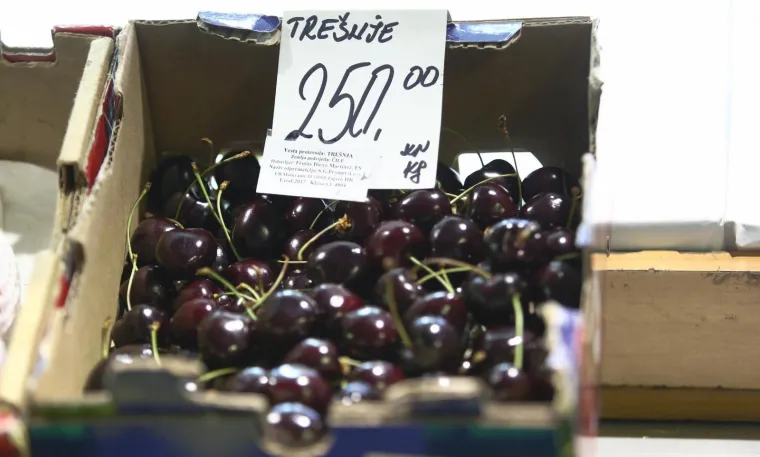 Cijena prvih ovogodi&scaron;njih tre&scaron;anja koje se prodaju na Dolcu iznenadila je mnoge Zagrepčane. Oni koji  žele uživati u njima morat će platiti 250 kuna po kilogramu.