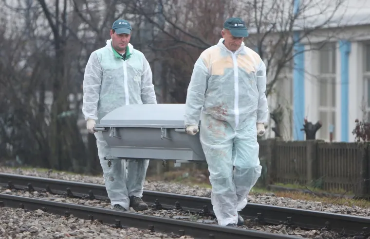 Oko 6.10 sati ujutro u centru grada do&scaron;lo je do naleta vlaka na mu&scaron;karca koji je na mjestu smrtno stradao. Radi se o starijem mu&scaron;karcu koji je hodao po pruzi na mjestu gdje nije označeno.