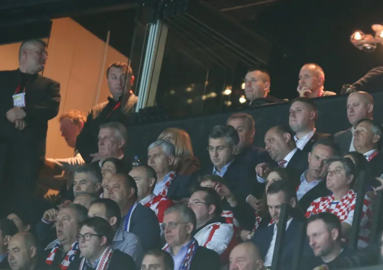 BROJNI SPORTA&Scaron;I I POLITIČKA ELITA NA TRIBINAMA: Peri&scaron;ić samo zbog Kauboja napustio bazu u Milanu