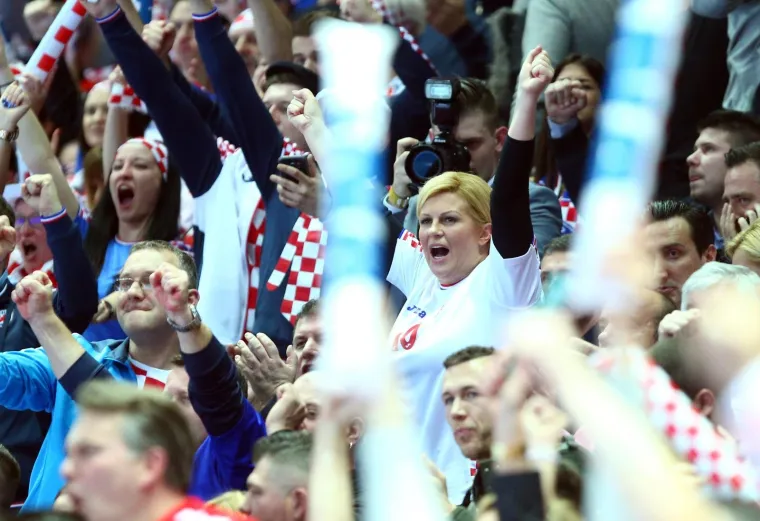 BROJNI SPORTA&Scaron;I I POLITIČKA ELITA NA TRIBINAMA: Peri&scaron;ić samo zbog Kauboja napustio bazu u Milanu