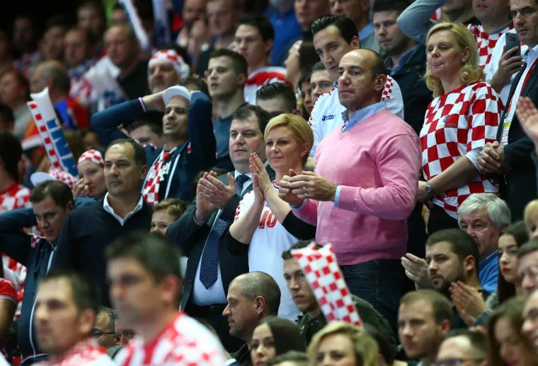 BROJNI SPORTA&Scaron;I I POLITIČKA ELITA NA TRIBINAMA: Peri&scaron;ić samo zbog Kauboja napustio bazu u Milanu