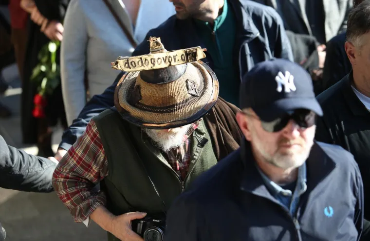 LUCIĆ ISPRAĆEN NA POSLJEDNJI POČINAK: Došli Šerbedžija, Bernardić, Pupovac... Dežulović održao emotivni govor: 'Nazvali bismo te rođenim bratom, ali...'