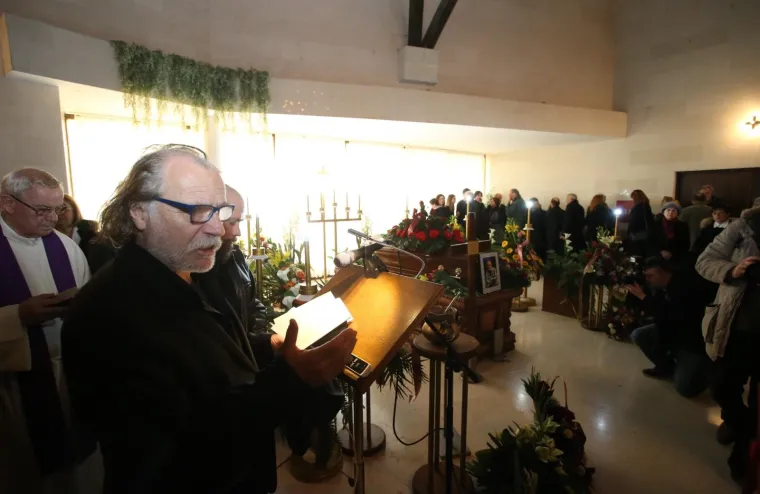 LUCIĆ ISPRAĆEN NA POSLJEDNJI POČINAK: Došli Šerbedžija, Bernardić, Pupovac... Dežulović održao emotivni govor: 'Nazvali bismo te rođenim bratom, ali...'