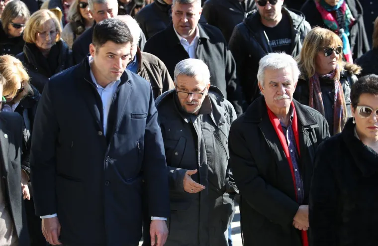 LUCIĆ ISPRAĆEN NA POSLJEDNJI POČINAK: Do&scaron;li &Scaron;erbedžija, Bernardić, Pupovac... Dežulović održao emotivni govor: 'Nazvali bismo te rođenim bratom, ali...'