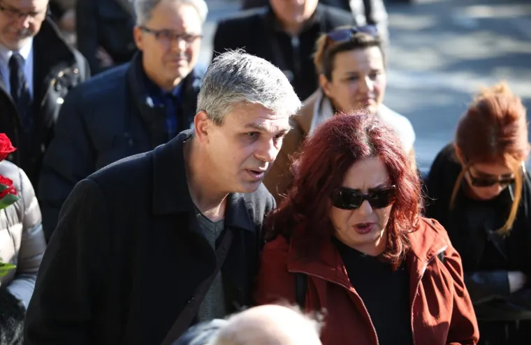 LUCIĆ ISPRAĆEN NA POSLJEDNJI POČINAK: Do&scaron;li &Scaron;erbedžija, Bernardić, Pupovac... Dežulović održao emotivni govor: 'Nazvali bismo te rođenim bratom, ali...'