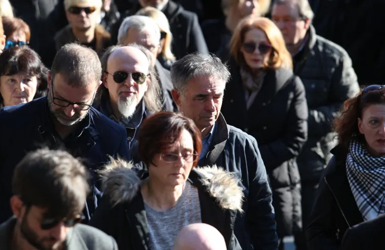 LUCIĆ ISPRAĆEN NA POSLJEDNJI POČINAK: Do&scaron;li &Scaron;erbedžija, Bernardić, Pupovac... Dežulović održao emotivni govor: 'Nazvali bismo te rođenim bratom, ali...'