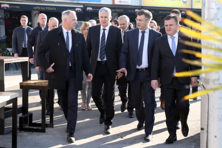 Premijer Plenković položio vijenac na spomenik Franji Tuđmanu