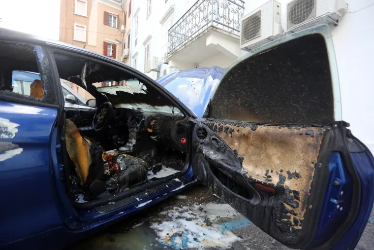 Uni&scaron;teno vozilo