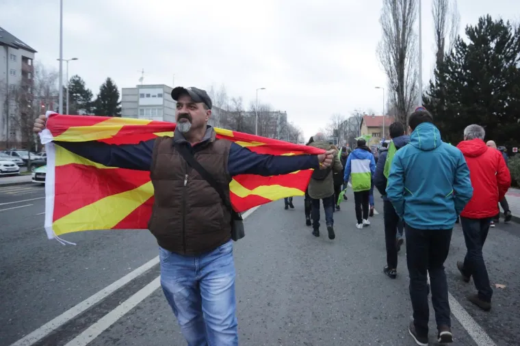 [FOTO] SLOVENSKI NAVIJAČI STIGLI U ZAGREB: Vlakom do&scaron;li do Remetinca te veselo nastavili put do Arene