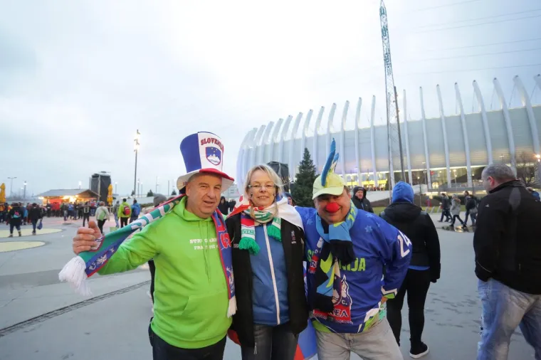 [FOTO] SLOVENSKI NAVIJAČI STIGLI U ZAGREB: Vlakom do&scaron;li do Remetinca te veselo nastavili put do Arene