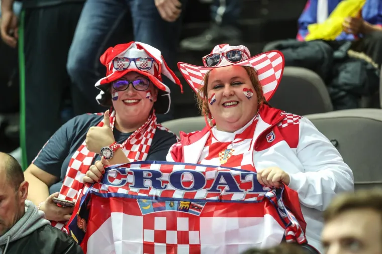 I ONA ŽIVI ZA - HRVATSKU: Spaladium Arena di&scaron;e za Kauboje