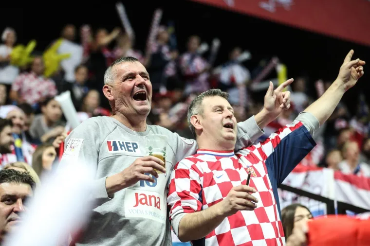 I ONA ŽIVI ZA - HRVATSKU: Spaladium Arena di&scaron;e za Kauboje