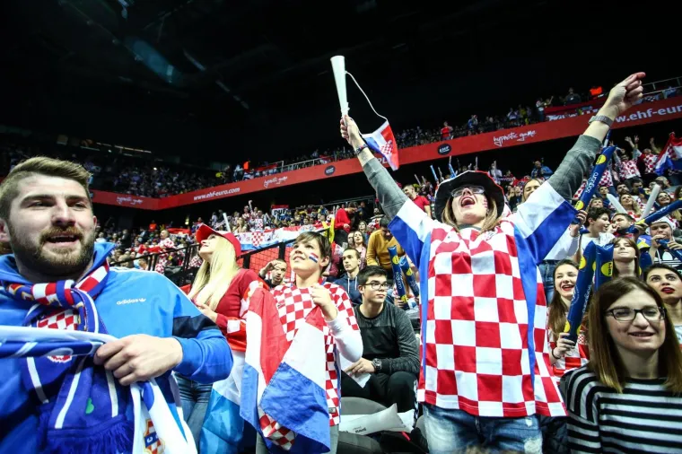 I ONA ŽIVI ZA - HRVATSKU: Spaladium Arena di&scaron;e za Kauboje