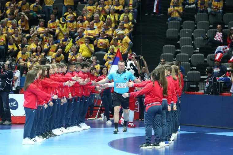 U susretu dva gubitnika iz prvog kola &Scaron;vedska je uvjerljivo, tek s pone&scaron;to problema u drugom dijelu, svladala Srbiju, koja ima samo teoretske &scaron;anse za prolazak.