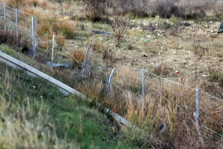 U prometnoj nesreći na Gaženičkoj cesti vozač probio za&scaron;titnu ogradu