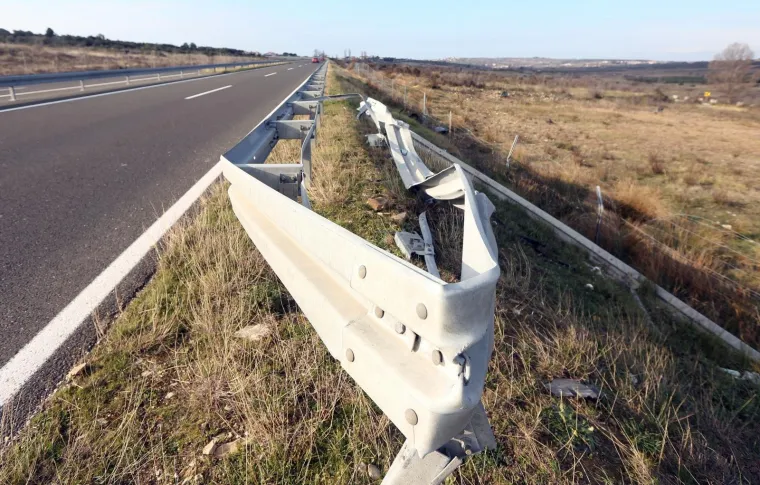 U prometnoj nesreći na Gaženičkoj cesti vozač probio za&scaron;titnu ogradu
