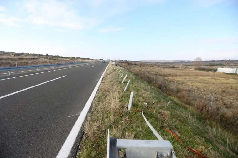 U prometnoj nesreći na Gaženičkoj cesti vozač probio za&scaron;titnu ogradu