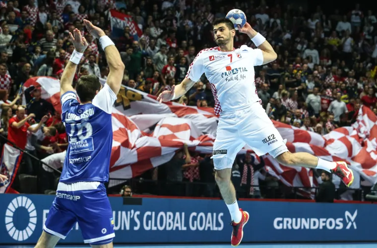 Pogledajte scene razdraganih igrača i navijača u Spaladium Areni nakon velike pobjede nad Islandom