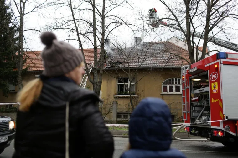 Vatrogasci iz goruće kuće u Petrovoj ulici u Zagrebu spasili čovjeka