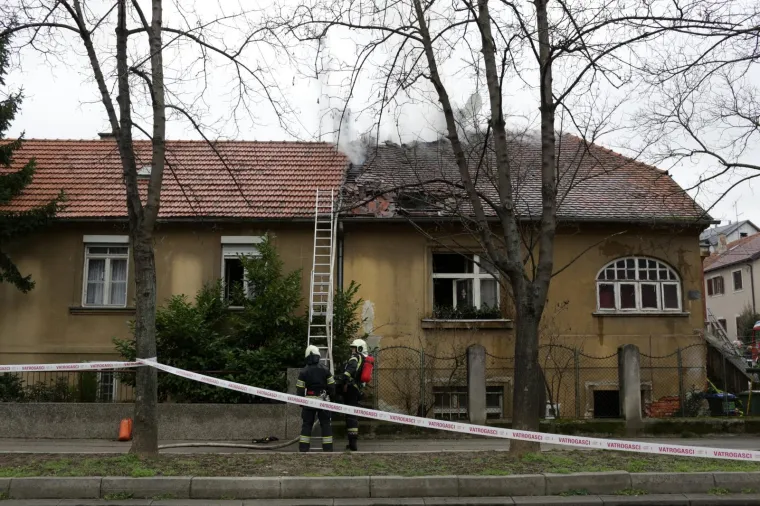 Vatrogasci iz goruće kuće u Petrovoj ulici u Zagrebu spasili čovjeka