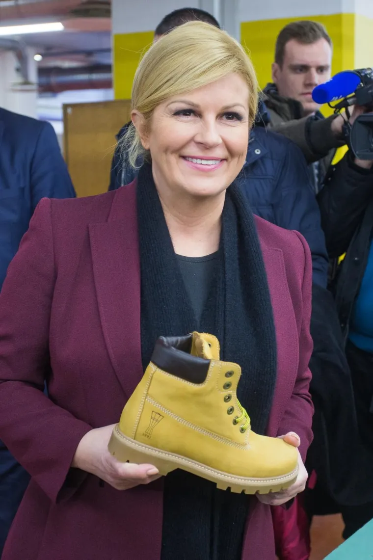 KOLINDA U VUKOVARU: Posjetila tvornicu Borova i fotkala se s popularnim &lsquo;Zengama&rsquo;