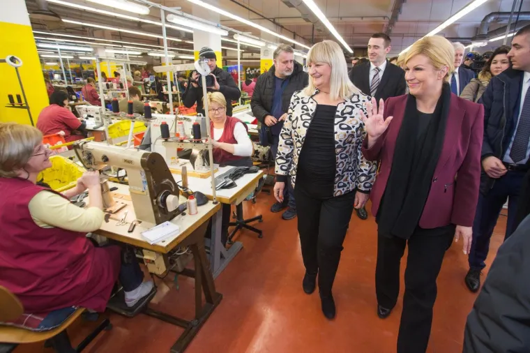 KOLINDA U VUKOVARU: Posjetila tvornicu Borova i fotkala se s popularnim &lsquo;Zengama&rsquo;