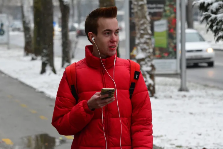Snijeg koji je u vi&scaron;e navrata padao tijekom dana zabijelio je Slavonski Brod