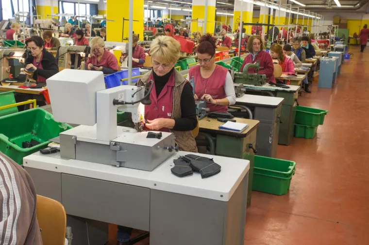 Predsjednica Republike posjetila Borovo, radnici ju iznenadili neočekivanim poklonom