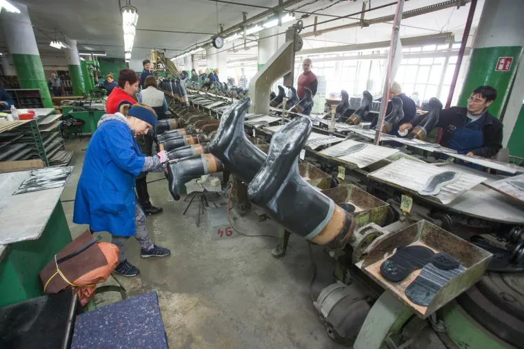 Predsjednica Republike posjetila Borovo, radnici ju iznenadili neočekivanim poklonom