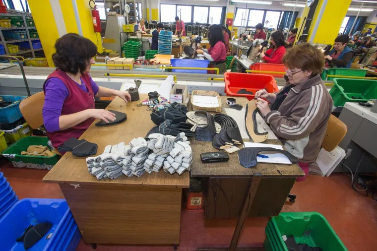 Predsjednica Republike posjetila Borovo, radnici ju iznenadili neočekivanim poklonom