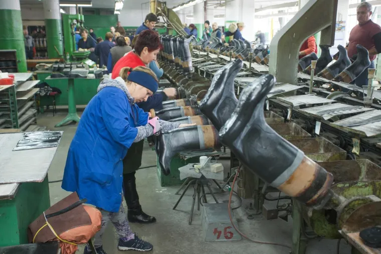 Predsjednica Republike posjetila Borovo, radnici ju iznenadili neočekivanim poklonom