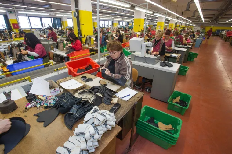 Predsjednica Republike posjetila Borovo, radnici ju iznenadili neočekivanim poklonom