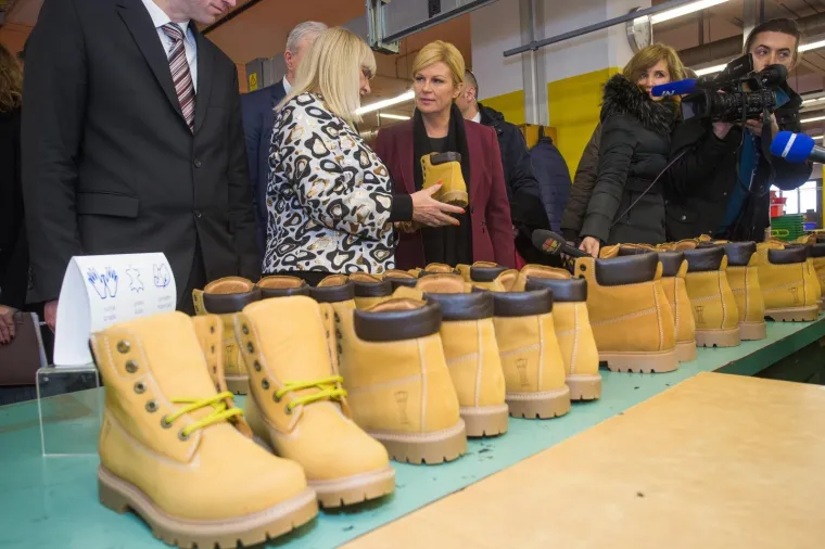 Predsjednica Republike posjetila Borovo, radnici ju iznenadili neočekivanim poklonom