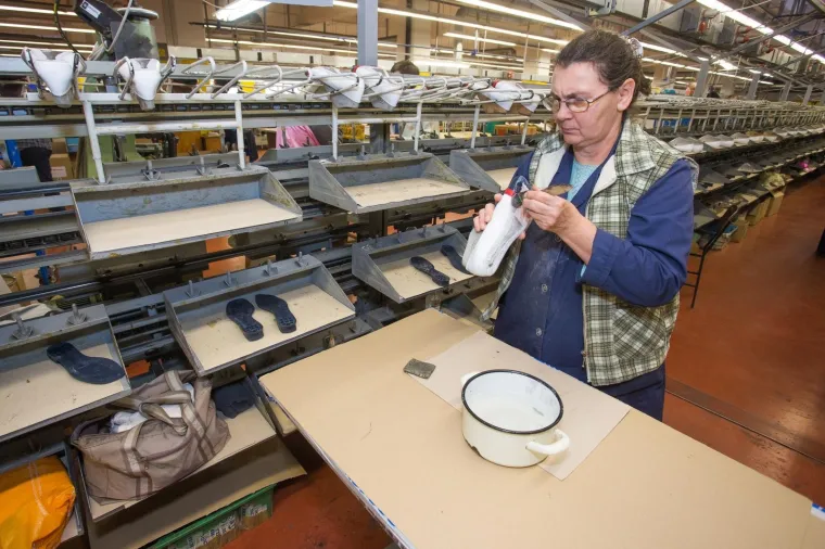 Predsjednica Republike posjetila Borovo, radnici ju iznenadili neočekivanim poklonom