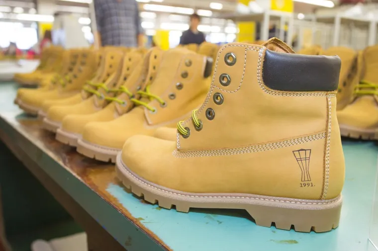 Predsjednica Republike posjetila Borovo, radnici ju iznenadili neočekivanim poklonom