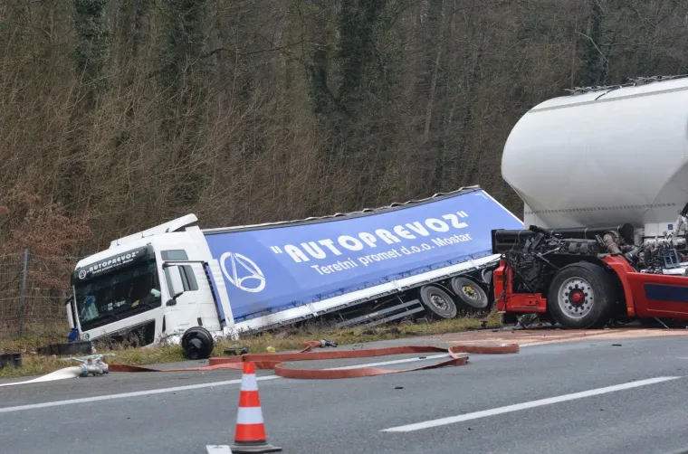 U sudaru cisterne i &scaron;lepera na A3 ozlijeđen mu&scaron;karac