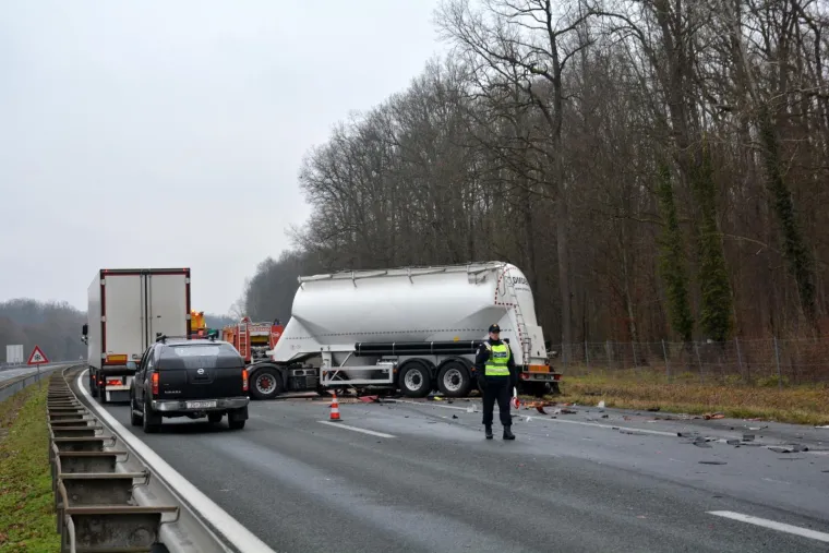 U sudaru cisterne i &scaron;lepera na A3 ozlijeđen mu&scaron;karac