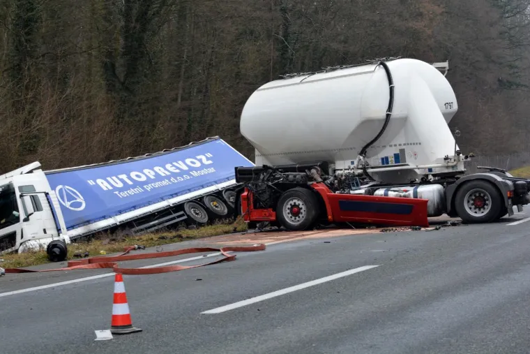 U sudaru cisterne i &scaron;lepera na A3 ozlijeđen mu&scaron;karac